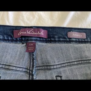 Gloria Vanderbilt Amanda blue jeans 22W average length.
